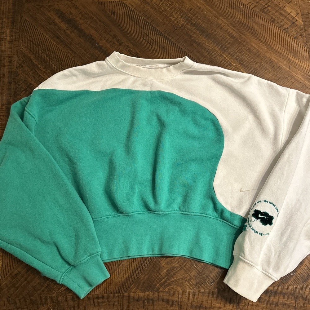 Nike Women's Cloud "Be as you wish. Be as you are." Pullover Green Sweatshirt XS